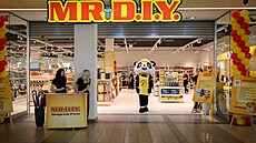 Kv�tnové otev�ené polské pobo�ky MR. D.I.Y. Nyní se chystá i do �eska.