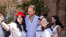 Princ Harry na náv�t�v� Scotty�s Summer Festival na zámku Maxstoke ve...