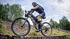 Závod 1000 Miles Adventure m��í p�ibli�n� 1600 kilometr� a vede mezi...