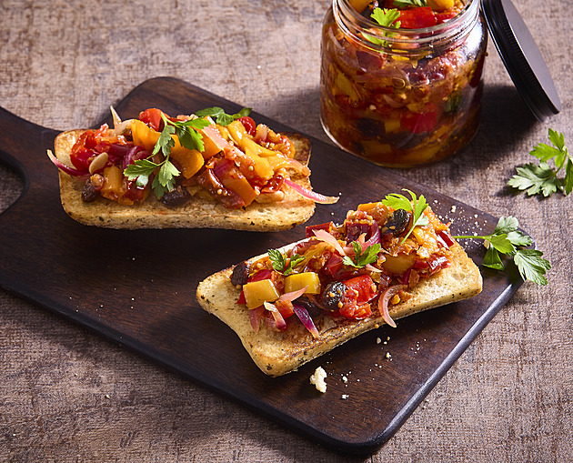 Domácí rajčatovo-paprikové chutney: Pikantní zeleninová příloha k masu i sýrům
