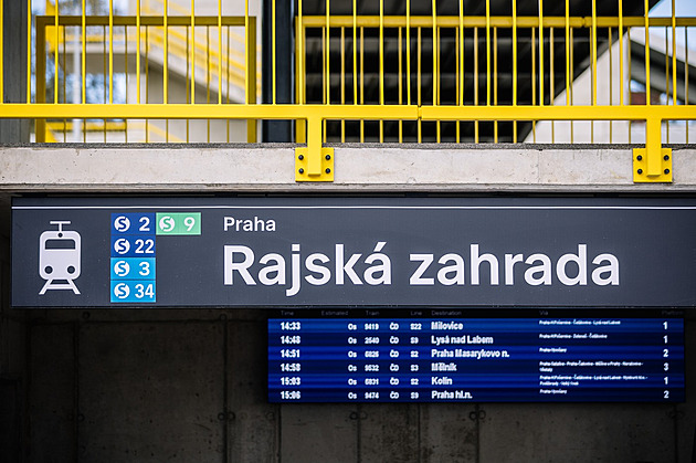Srážka vlaku s člověkem zastavila vlaky ve východní části Prahy