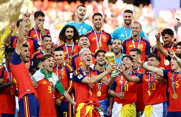 https://1gr.cz/fotky/idnes/26/073/cl6/CZO90e87775a2_17OCCER_WORLDCUP_ESP_ARG.JPG