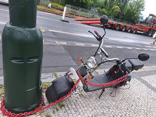 Policie kontroluje upravené motory elektrokol. Problémem jsou hlavně kurýři