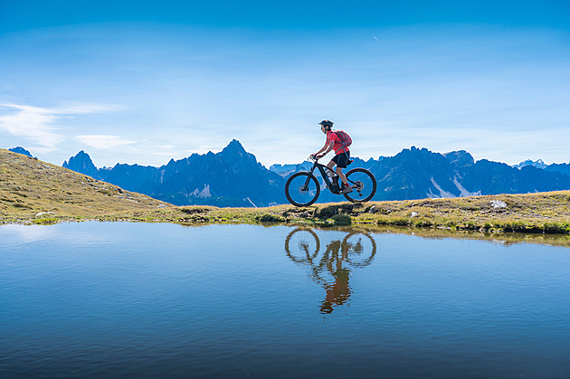 Cycling routes article redirects to website subscription options