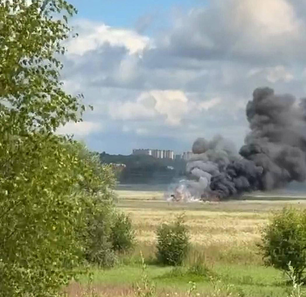 VIDEO: U Moskvy se zřítila nejnovější ruská stíhačka Su-57