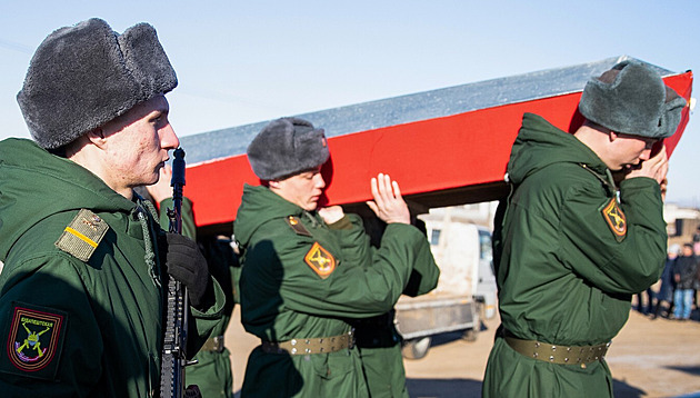 Podepište, pak bude mobilizace. Rusko nemá kde brát, násilný nábor už netají