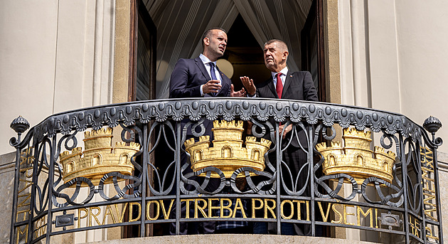 Babiš jednal s černohorským premiérem, uzavřeli smlouvu na nákup českých zbraní