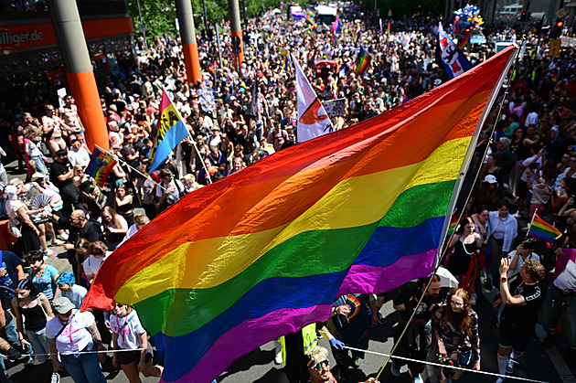 Stovky policistů i vrtulník. Prague Pride doprovodí rozsáhlá bezpečnostní opatření