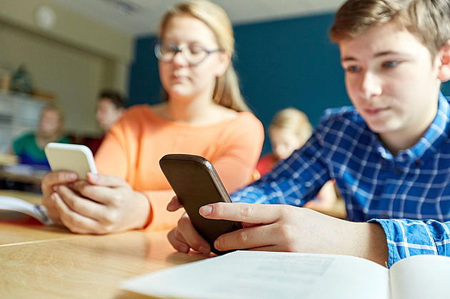 Experts: Blanket ban on mobile phones in schools will not be effective; it shows distrust in schools' abilities