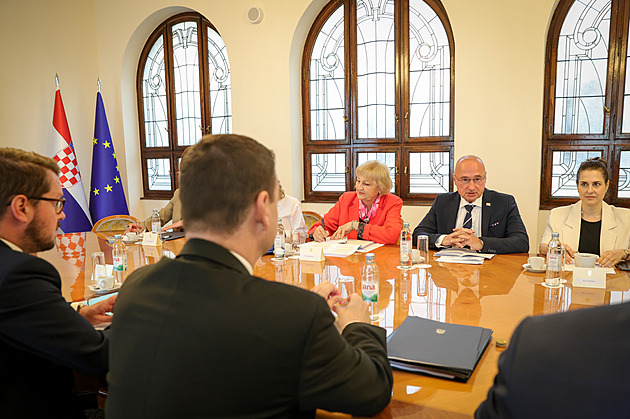 Jaderná spolupráce s Chorvaty. Macinka na návštěvě řešil zbrojení i byznys