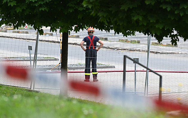 Hasiči přestali zkrápět trosky budovy ve Zlíně, likvidaci požáru dosud neohlásili