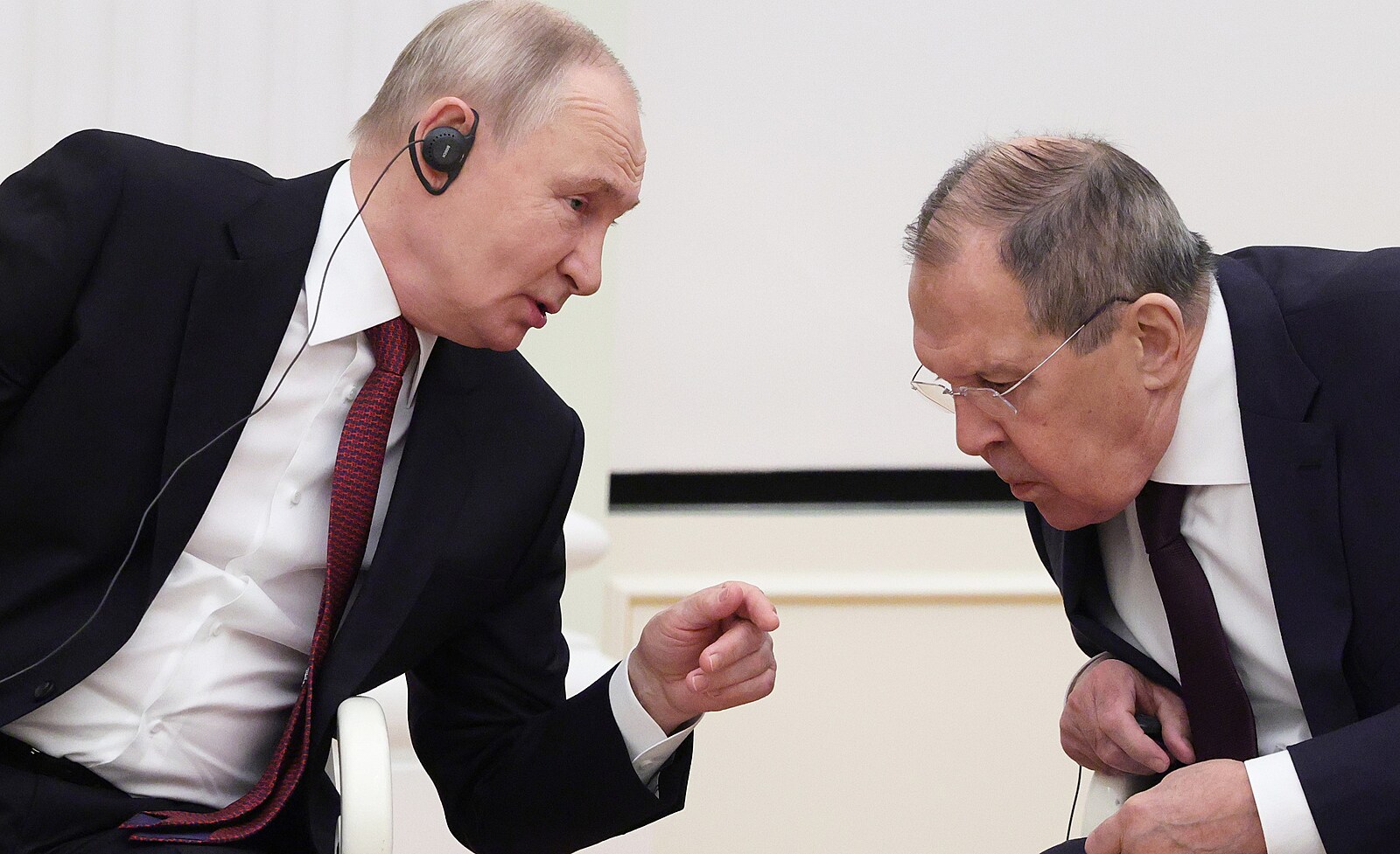 Historický zlom a boží zásah. Lavrov velebí Jelcina za „předání moci“ Putinovi | Svět