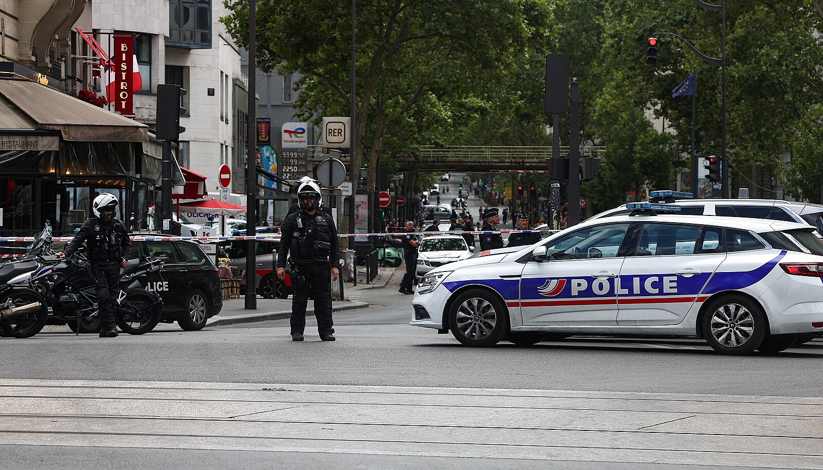 Muž pobodal v Paříži tři ženy kuchyňskými noži, zadržel ho policista v civilu
