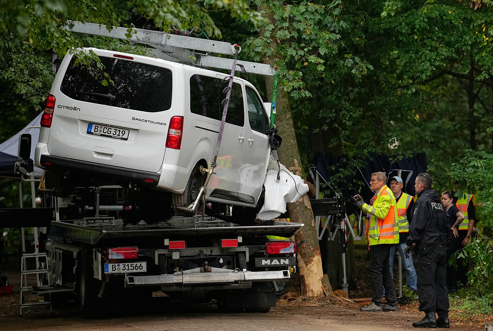Útočník z Berlína se hlásil k Islámskému státu, v mobilu se našlo jeho vyznání na videu