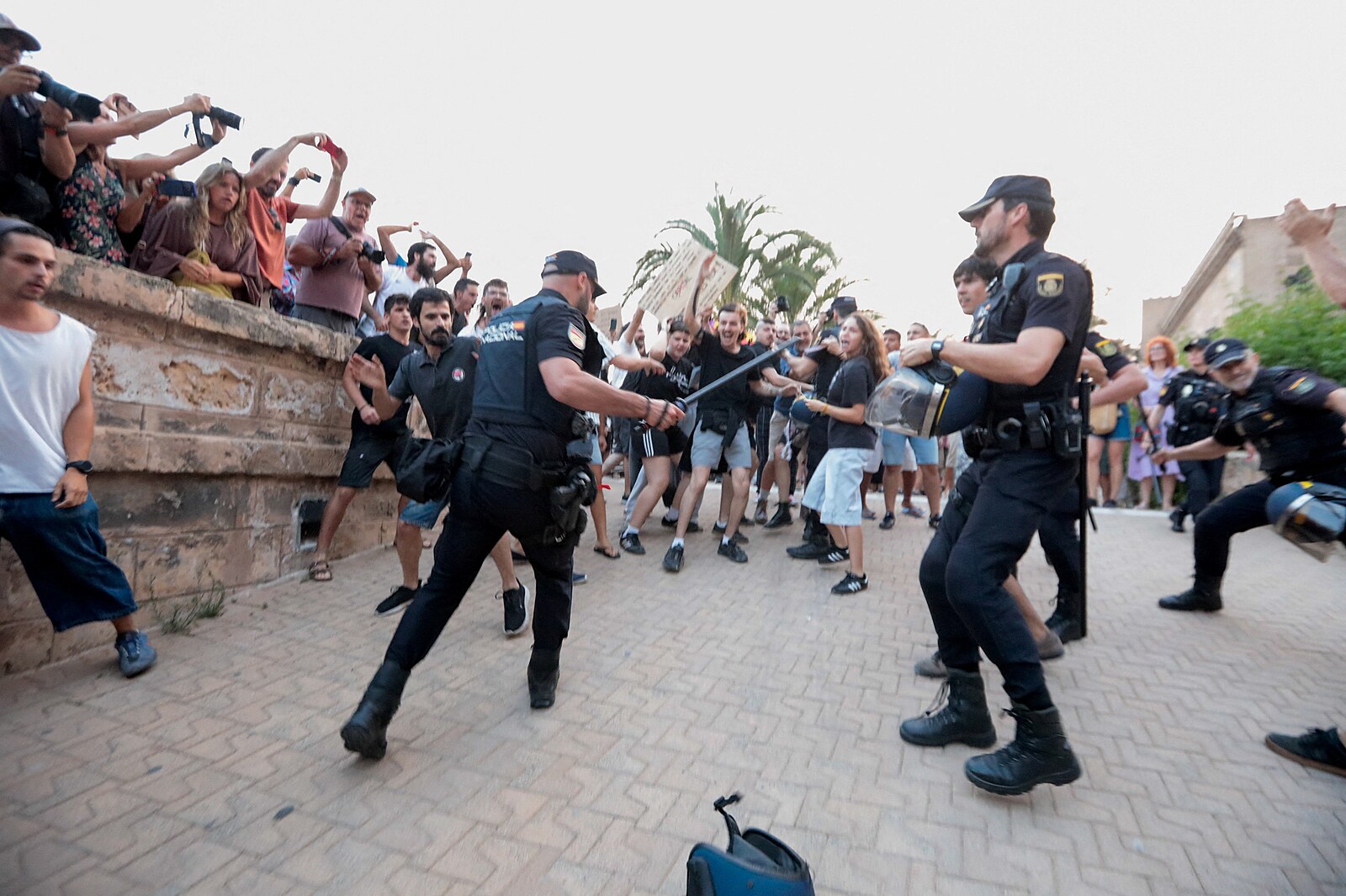 Obyvatelé španělského ostrova Mallorca protestovali proti nadměrné turistice