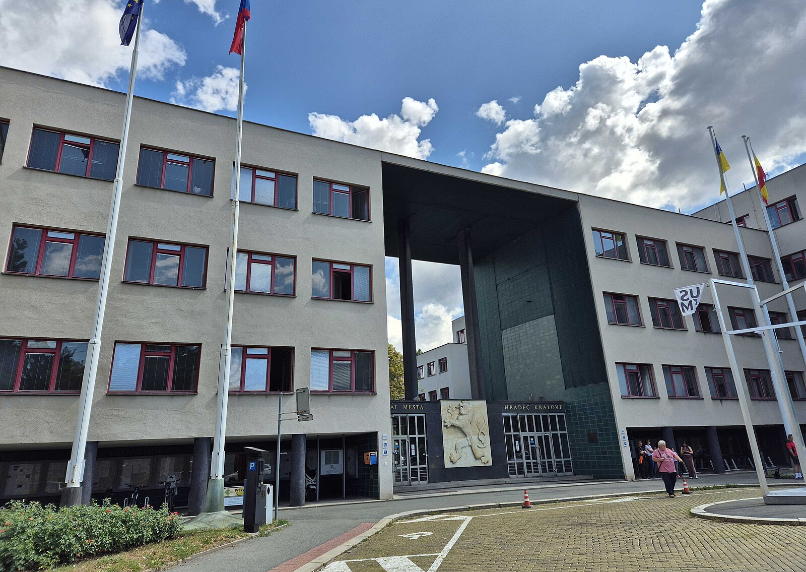 Z rekordního podvodu 46 milionů v Hradci Králové policie zajistila několik milionů korun