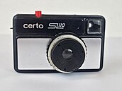 Certo SL 110 je jednoduchý n�mecký plastový fotoaparát na systém kazet SL,...