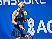 Marie Bouzková se raduje na turnaji v Praze.