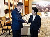 Tomio Okamura na jednaní s p�edsedkyní  �anghajského m�stského shromá�d�ní paní...