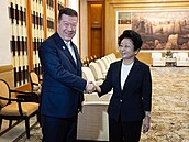 Tomio Okamura na jednání s p�edsedkyní �anghajského m�stského shromá�d�ní paní...