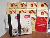 Tomio Okamura p�i náv�t�v� komunitního a ob�anského centra Gubei, co� je...