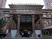 Tomio Okamura p�i náv�t�v� komunitního a ob�anského centra Gubei, co� je...