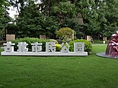 Tomio Okamura nav�tívil v �ín� ob�anský park vyu�ívaný jako komunitní místo....