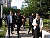 Tomio Okamura nav�tívil v �ín� ob�anský park vyu�ívaný jako komunitní místo....
