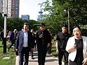 Tomio Okamura nav�tívil v �ín� ob�anský park vyu�ívaný jako komunitní místo....