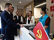 Tomio Okamura p�i náv�t�v� zdravotního centra v �anghaji. (20. �ervence 2026)