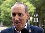Ji�í Brodský, nám�stek ministra zahrani�í, diskutuje s noviná�i b�hem své...