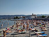 Jedni v tom vidí p�íklad hrubé zaostalosti, tém�� st�edov�ké segregace. Mu�e a...