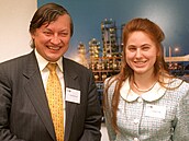 V roce 1998 porazila 5:3 v ak�ním �achu skvostného Anatolije Karpova.
