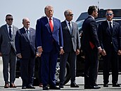 Prezident Donald Trump se  zú�astnil repatriace t�l �ty� amerických voják�,...