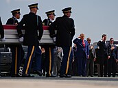 Prezident Donald Trump a ministr obrany Pete Hegseth se zú�astnili repatriace...