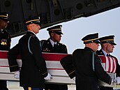 Prezident Donald Trump a ministr obrany Pete Hegseth se zú�astnili repatriace...