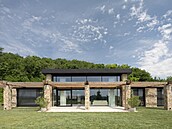Architekti navrhli pr�hledy celým domem, které posilují prostorovou kontinuitu...