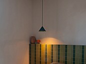 Promy�lený koncept osv�tlení podtrhuje obrysy architektury i krásu strom�.