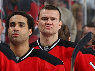 Bobby Holík v dresu New Jersey Devils p�ed zápasem NHL.