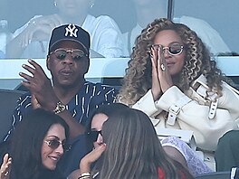 Rapper a producent Jay-Z a jeho man�elka, zp�va�ka Beyoncé
