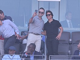 Herec Tom Cruise pat�il mezi hv�zdy ve�era