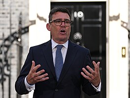 Andy Burnham se stal novým britským premiérem. (20. �ervence 2026)