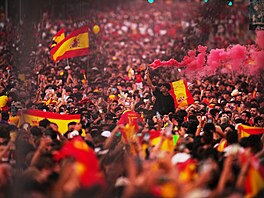 Oslavy �pan�lského titulu fotbalových mistr� sv�ta v ulicích Madridu.