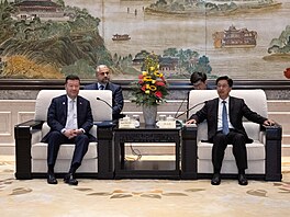 P�edseda Sn�movny Tomio Okamura opustil �anghaj a p�esunul se vysokorychlostním...