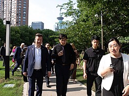 Tomio Okamura nav�tívil v �ín� ob�anský park vyu�ívaný jako komunitní místo....