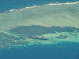 Podle Úmluvy OSN o mo�ském právu, tzv. UNCLOS, toti� samotné podmo�ské útesy a...