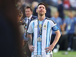Lionel Messi z Argentiny se st�íbrnou medailí po finále MS.
