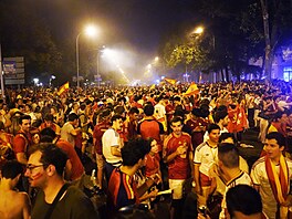 �pan�l�tí fanou�ci b�hem oslav titulu mistr� sv�ta v ulicích Madridu.