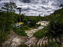 Zchátralé okolí Barrandovského mostu. (23. �ervence 2026)
