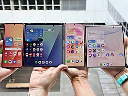 Zleva: Samsung Galaxy Z Flip 7, Samsung Galaxy Z Fold 7, Samsung Galaxy Z Flip...